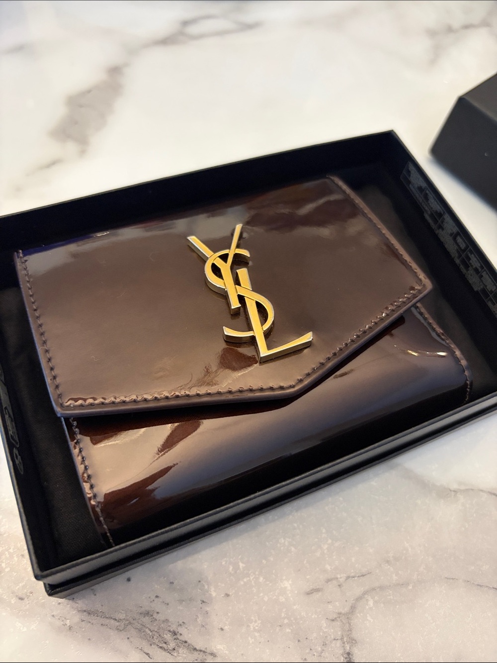Women's Uptown Compact Wallet
In Patent Leather In Burgundy/ Dark Brown